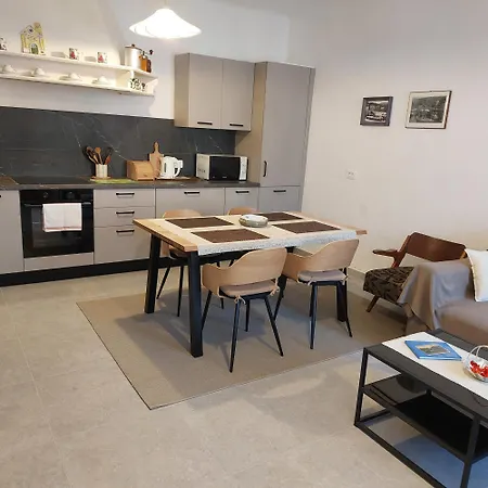 Apartman Mare - Beachfront *