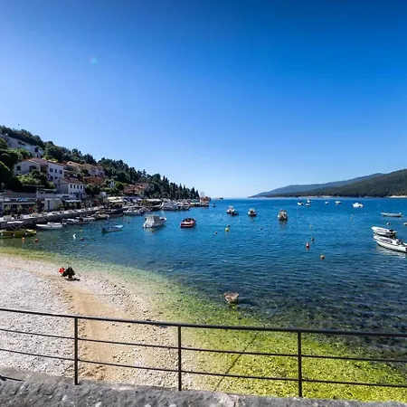 Mare - Beachfront * Rabac